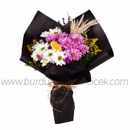  beyaz ve lila papatya buketis